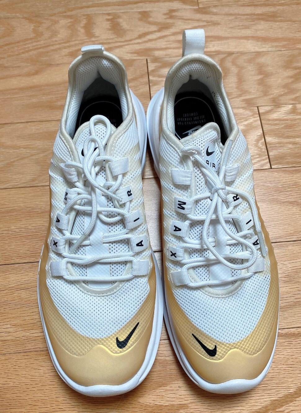 NWT Nike Air Max Axis Womens Sz 8 White Gold Running Sneakers AA2168-103